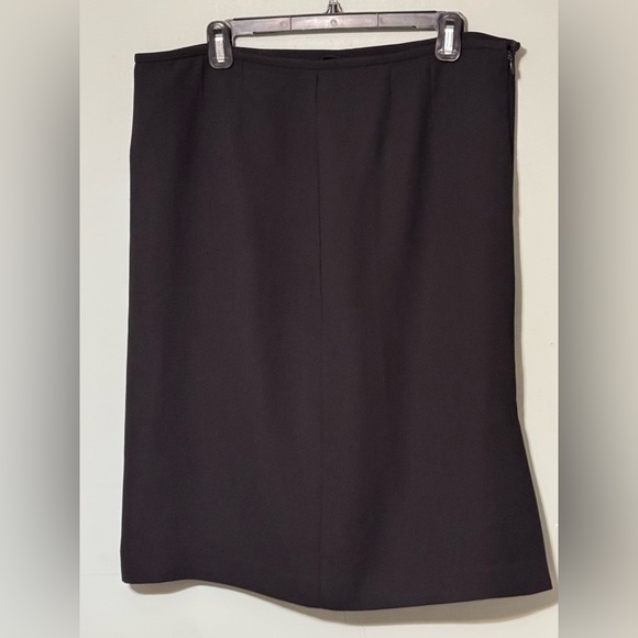 Jones Studio Dresses & Skirts - Jones Studio Elegant Black Pencil Skirt